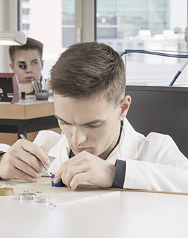 张师傅 - 高级维修技师